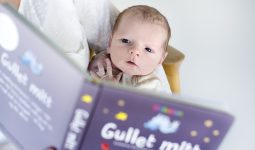 5 tecken på att bebisen tycker om att läsa